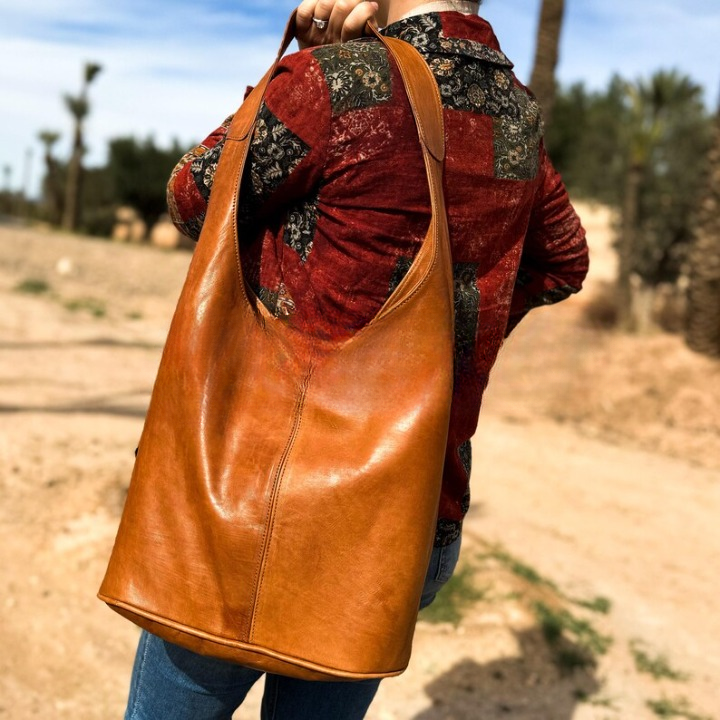 Moroccan Leather Shoulder Bag: Handmade Boho Tote - Zipper Closure