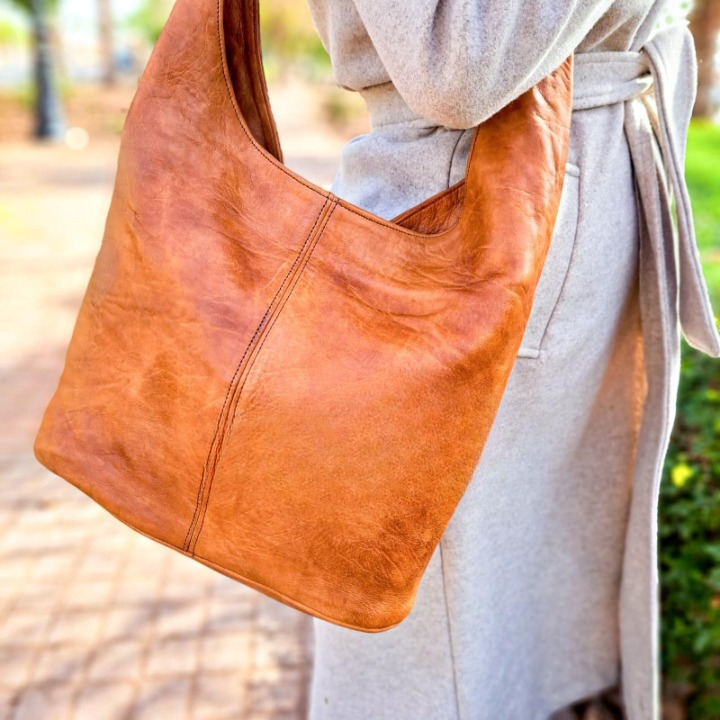 Moroccan Leather Shoulder Bag: Handmade Boho Tote - Zipper Closure